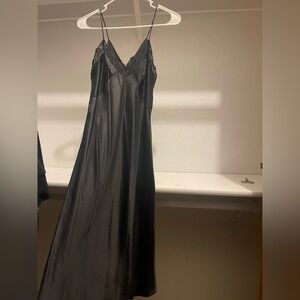 100% silk Y2K style babydoll black dress size Medium.
Fairy grunge nightgown.